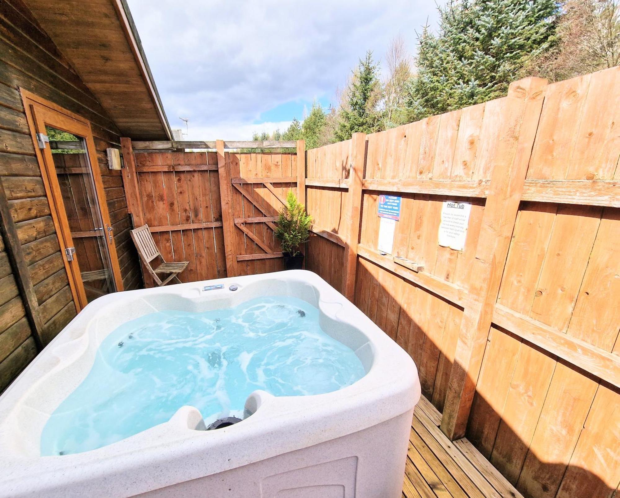 Villa Lomond 2 With Private Hot Tub - Fife - Loch Leven - Lomond Hills Kelty Exterior foto