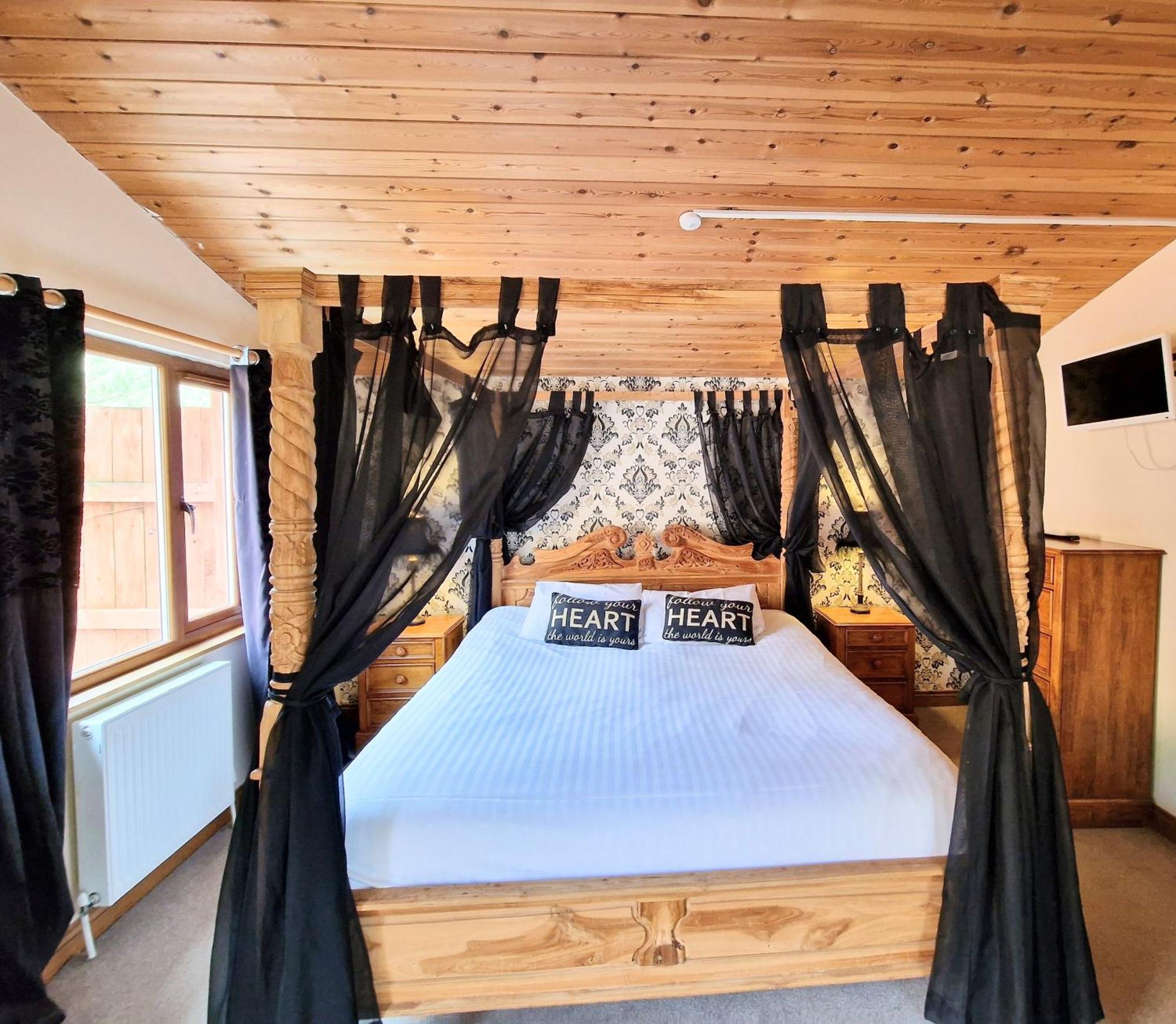 Villa Lomond 2 With Private Hot Tub - Fife - Loch Leven - Lomond Hills Kelty Exterior foto